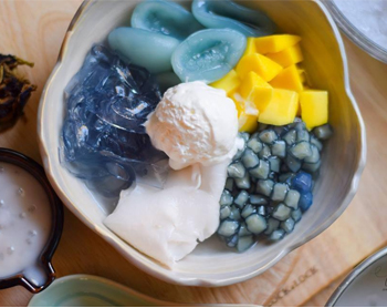 Chè thạch củ năng đậu biếc nước dừa mát lạnh
